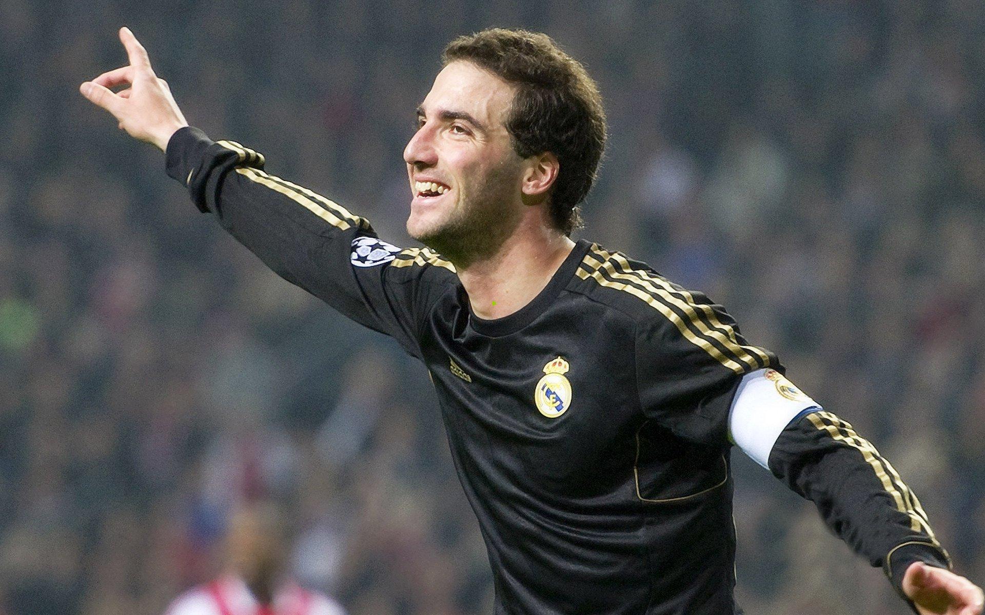 波兰国门郑重澄清失球后表情误解 直面塞维利亚之夜坦言毫无笑意