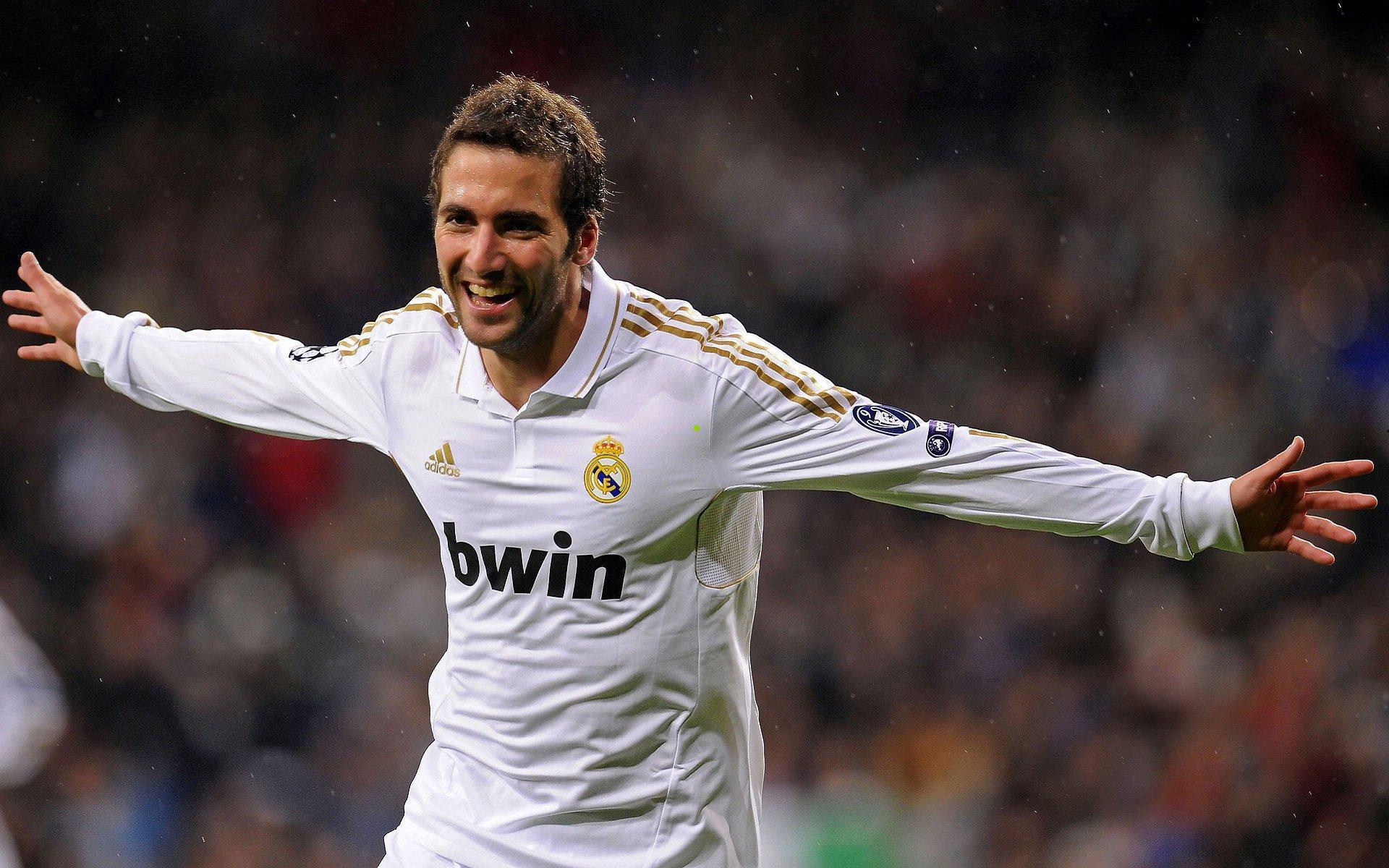 波兰国门郑重澄清失球后表情误解 直面塞维利亚之夜坦言毫无笑意