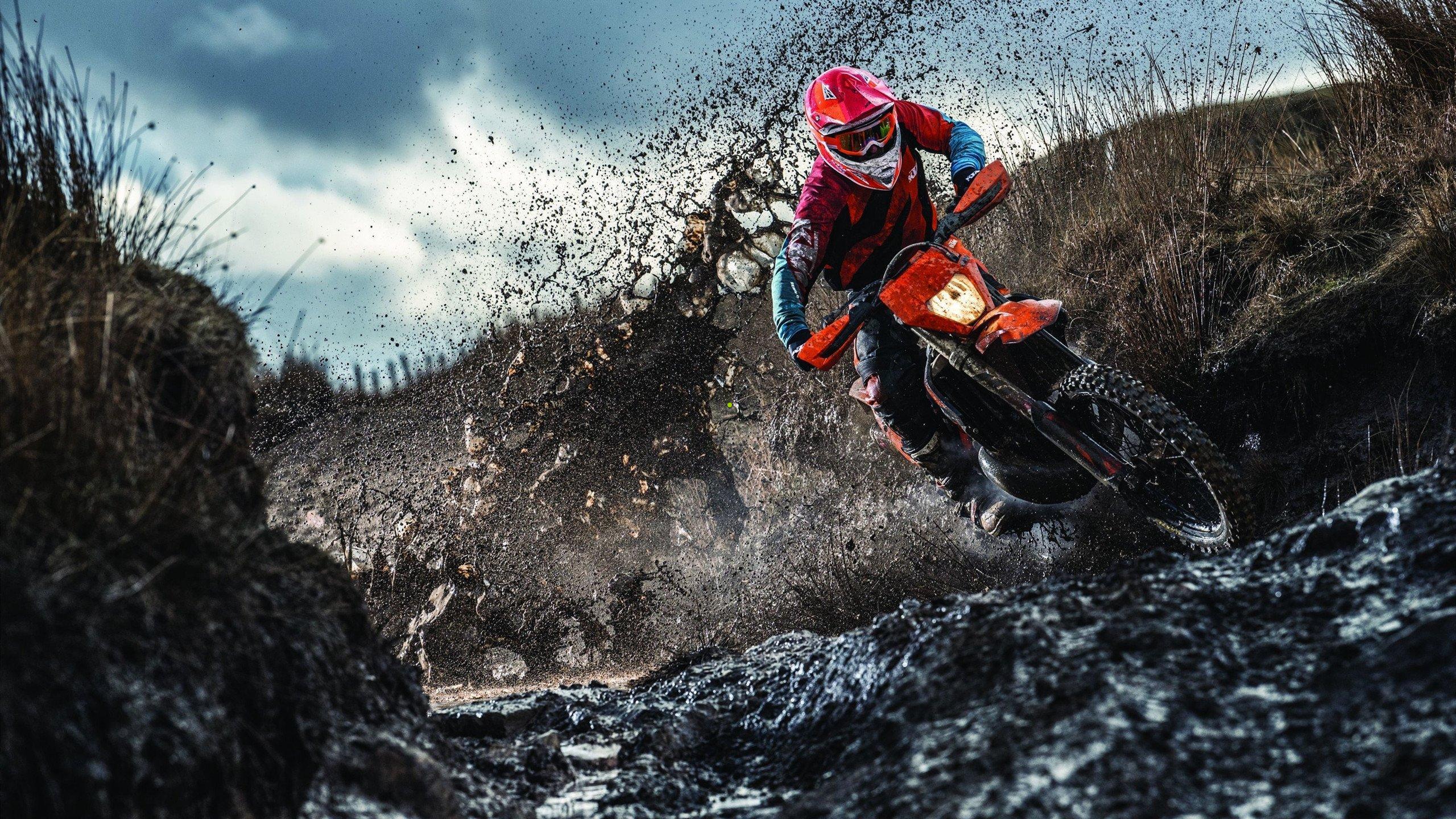 黄黑传奇凯文·格罗斯克罗伊茨自荐执掌多特蒙德主场麦克风，深情告白俱乐部是我的生命